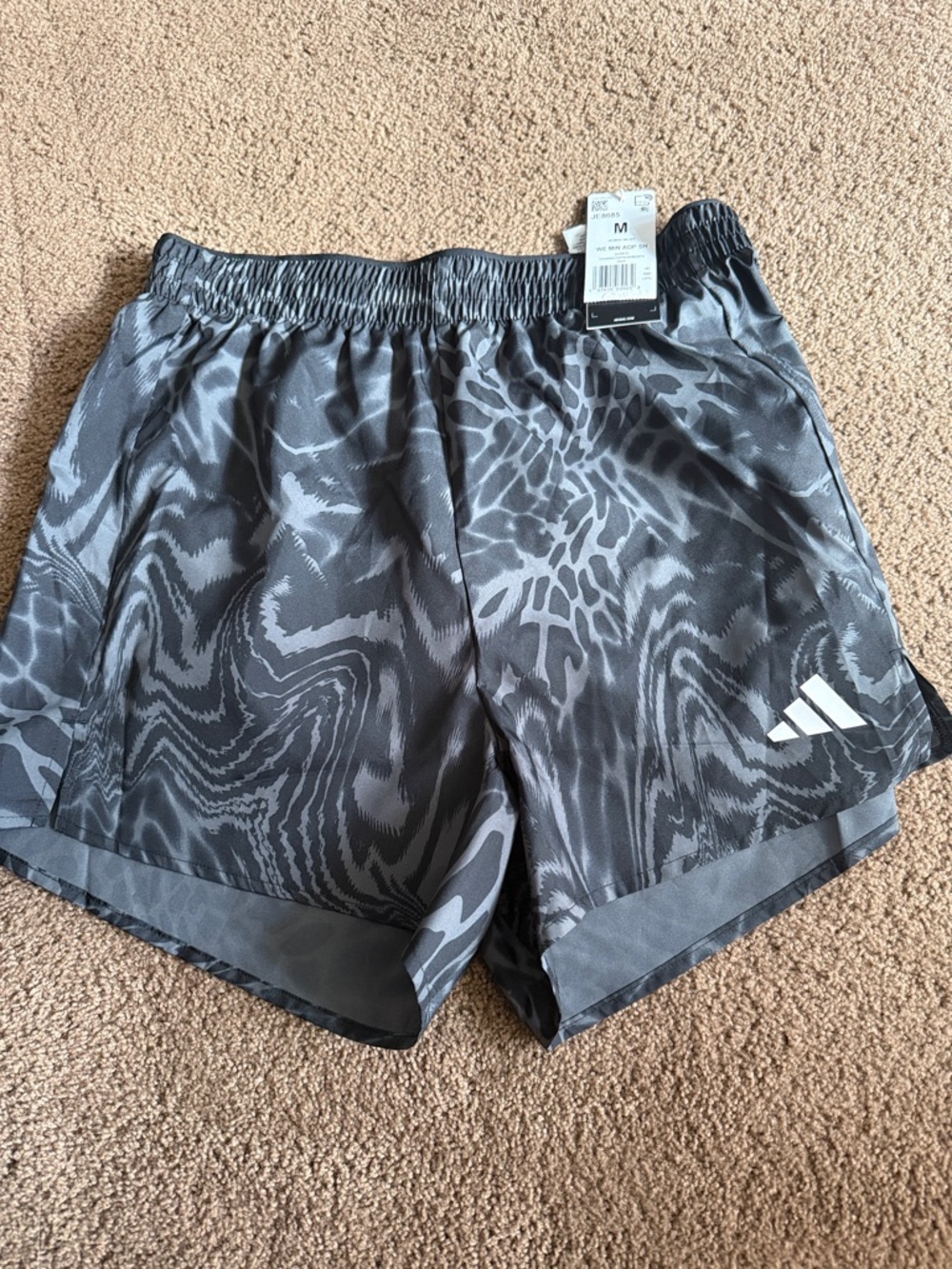 adidas Women’s Black and Gray Abstract Pattern Athletic Shorts Size M NWT